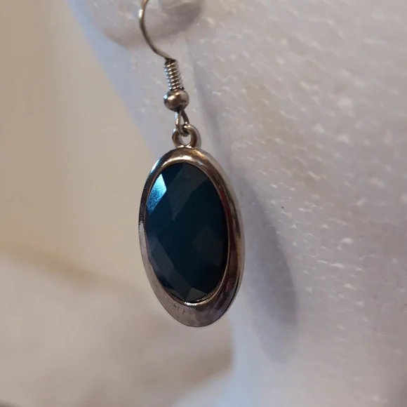 Vintage Gold Toned Blue Sapphire Like Center Piece Hook Earrings - Picture 4 of 7